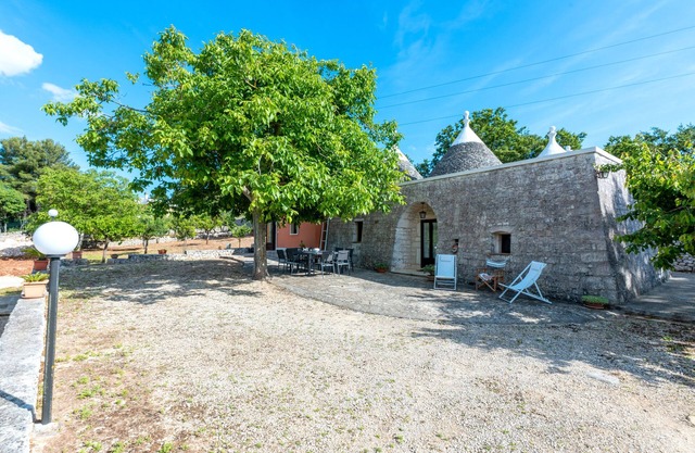 Trullo 'Dona Filomena' with Private Terrace, Private Garden and Wi-Fi