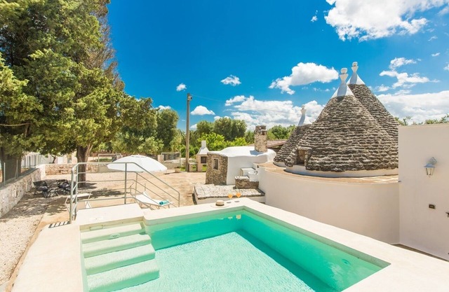 Trullo Il Pioppo Gigante. Jacuzzi, Private garden, Sandy beaches at 15 km.