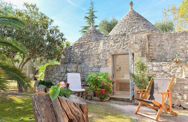 Trullo l'Alcova. Quiet place, furnished with love, bbq, wifi. BEACH AT 10 KM.