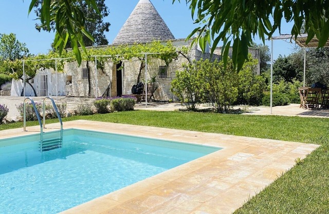 Trullo Mandorlo Private swimming pool - near Ceglie Ostuni and Martina-Valle D'Itria