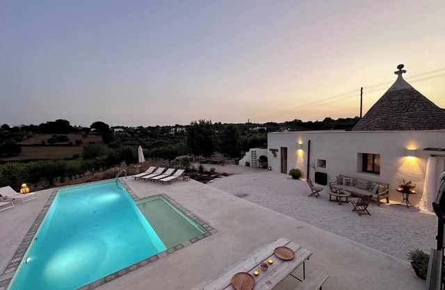 Trullo Uccello - 3 bed with pool, air-con, large pool and stunning sunsets!