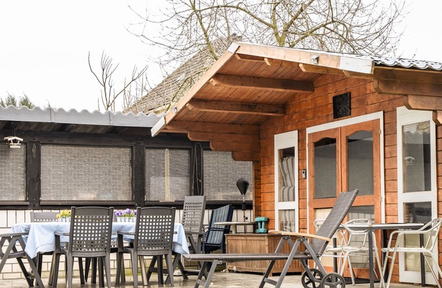 TRUTH: 2 King Size Beds, Fireplace, Smart TV, Garden