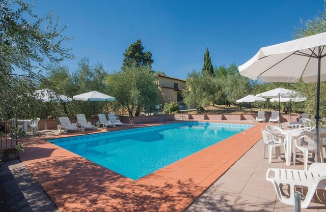 Tuscany Bliss: Garden Retreat
