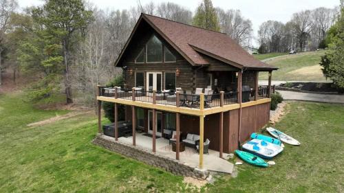 Tucked Away on the Ridge - Quiet Fall Lake Retreat