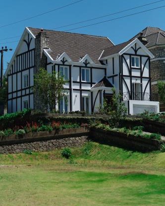 Tudor Barn - Little England Cottages