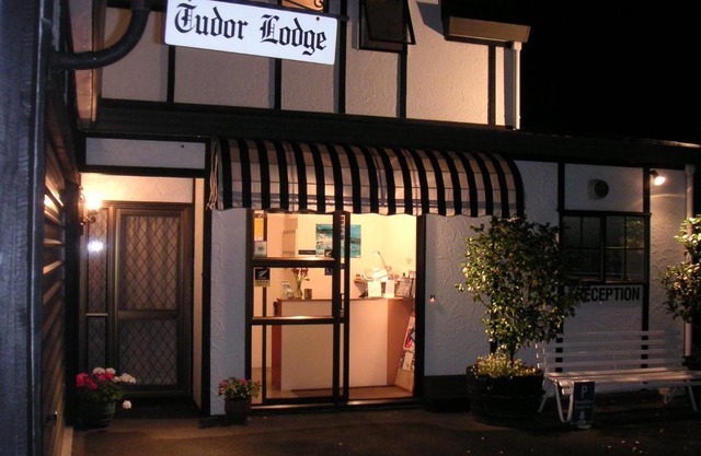 Tudor Lodge Motel