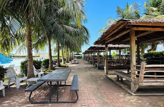 Tugsaw Resort
