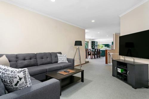 Tuis Place, Spacious 3BR Retreat Near Town Centre