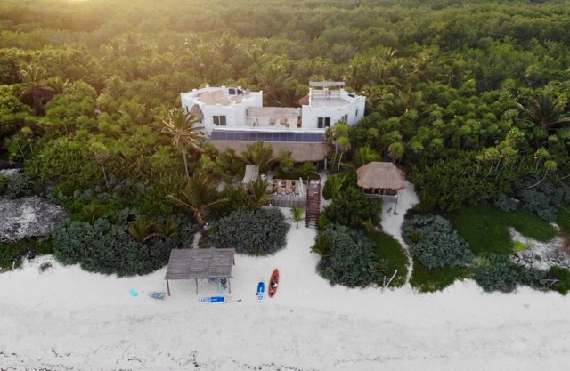 Tulum beachfront 20min from hotel zone Housekeeping-amazing food