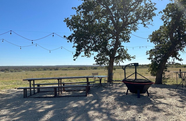 Tumbleweed Saloon Cabin at Painted Lakes Ranch