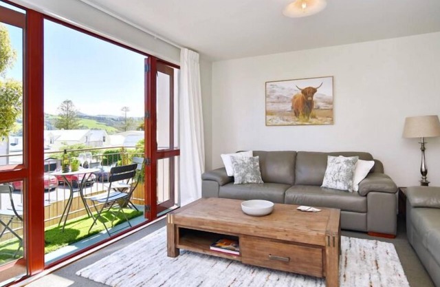 Tumeke Akaroa -Delightful Akaroa apartment right in the township