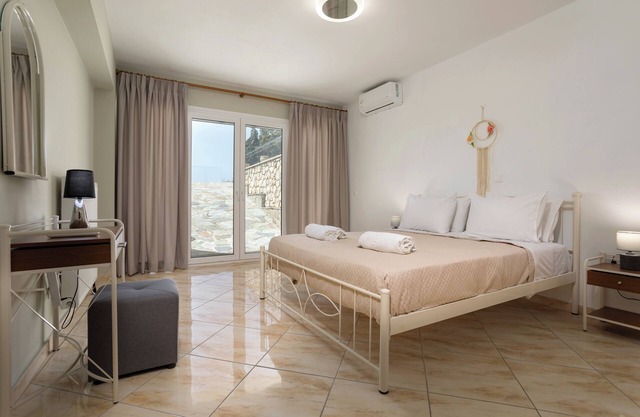 Tumeremos Holiday Apartment : 3-bedroom apartment in Zakynthos near Laganas.
