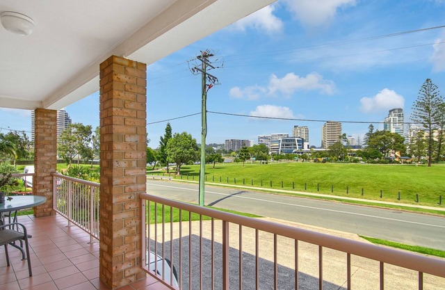 Tumut Unit 1- Great location easy walk to Tweed Heads, Rainbow Bay beaches and Twin Towns RSL