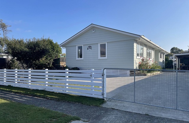 Turangi town, cosy.urban hideaway, room for all,