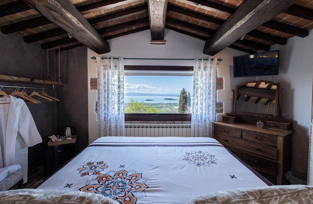 Turret- Room with breathtaking lake view