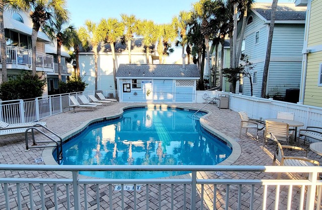 Turtle Beach Bottom Unit 9B - Walk to the beach!