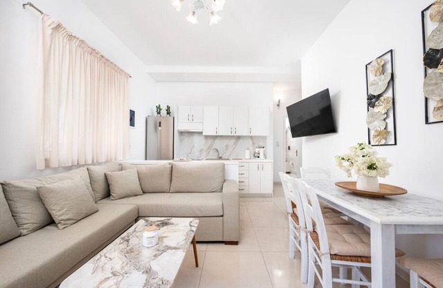 Turtle Cove Cottage | Beachfront