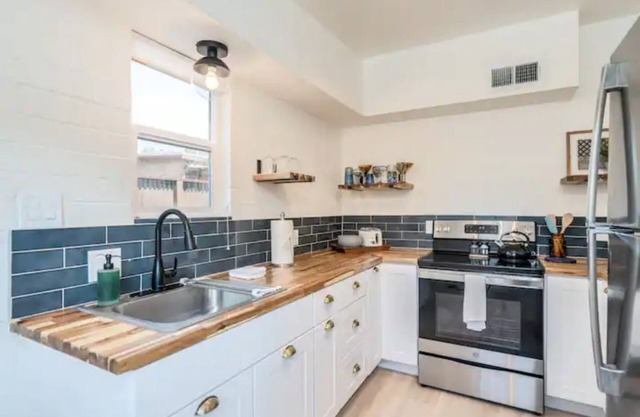 Turtle Dove Duplex, All new 2BR home 1.5 mi. to DT