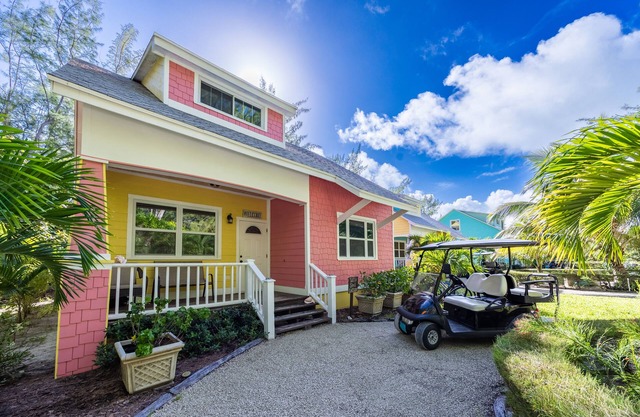 Turtle Shell/Beach/Umbrella/Chairs/Kayak/Free Golf Cart/Quiet Dead End Street