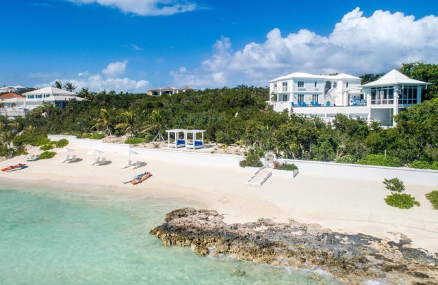 Turtle Tail - BEACHFRONT,Private,Gated,Peaceful,Stunning Sunrise to Sunset Views