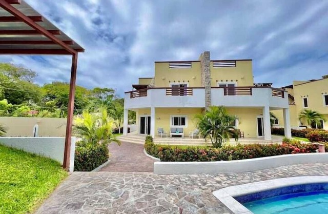 Turtle Villa 0120 @ Las Palmas Beach, Dixon Cove