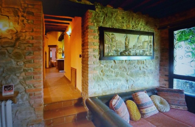 Tuscan farmhouse at the gates of Chianti