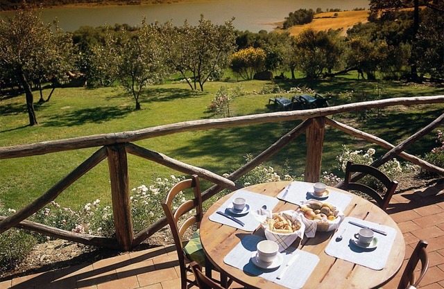 Tuscan getaway: pool, lake view & warm family hospitality in organic farmhouse