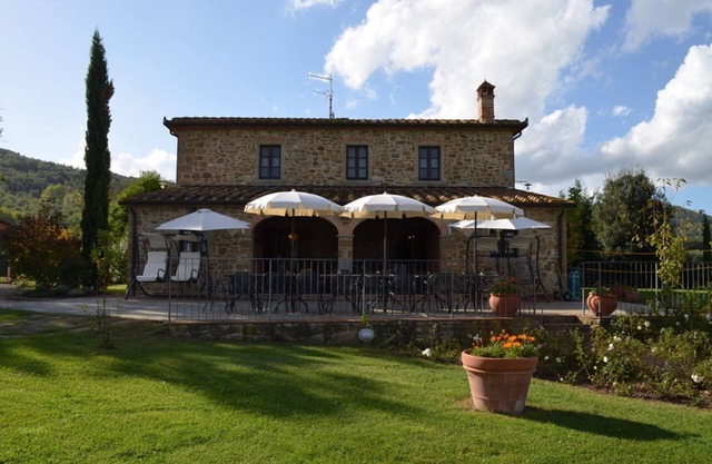 Tuscany holiday house - country house with pool, garden, comfort and antique flair, ideal for groups