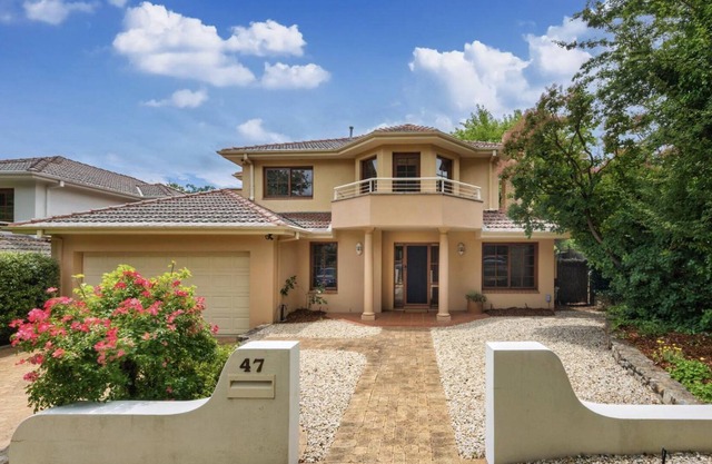 Tuscan Villa in Griffith