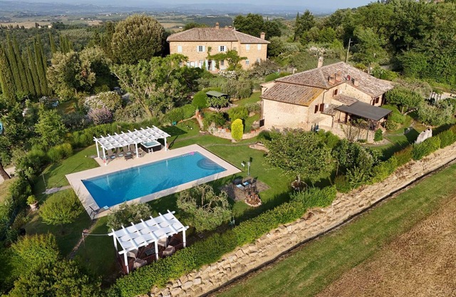 Tuscan villa with Private Pool and Jacuzzi, ideal for groups, San Gimignano