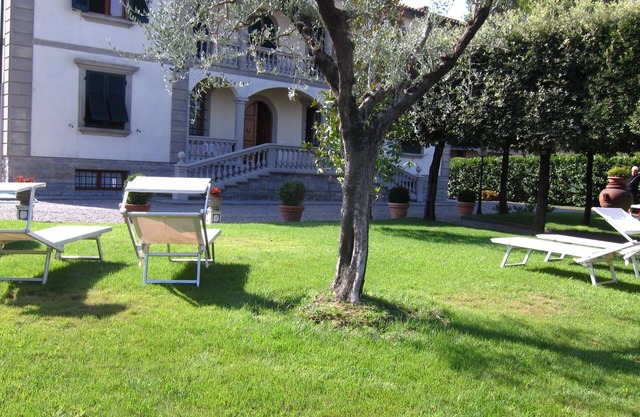 Tuscany Heart, between Pisa/Florence/Lucca. Free wi-fi and parking.