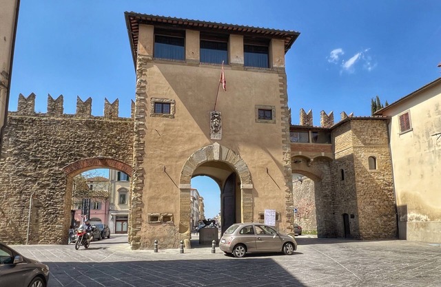 Tuscany Old Town - Two Bedroom Apartment, Sleeps 5