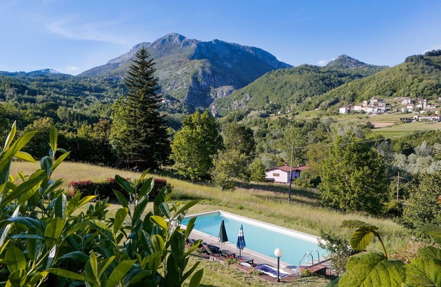 Tuscany villa with private pool and superb views. Complimentary chianti!