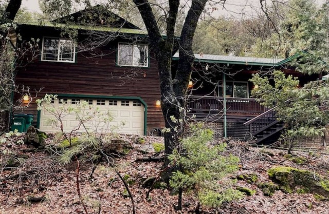Twain Harte, Sugar Bear Cabin near snow parks and Dodge Ridge.nCozy Cabin