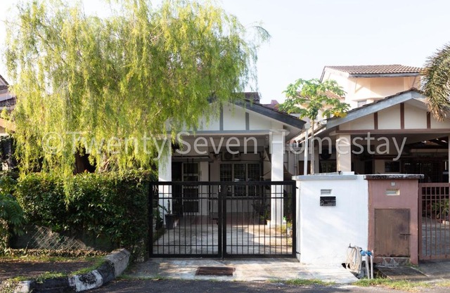 Twenty Seven HomeStay