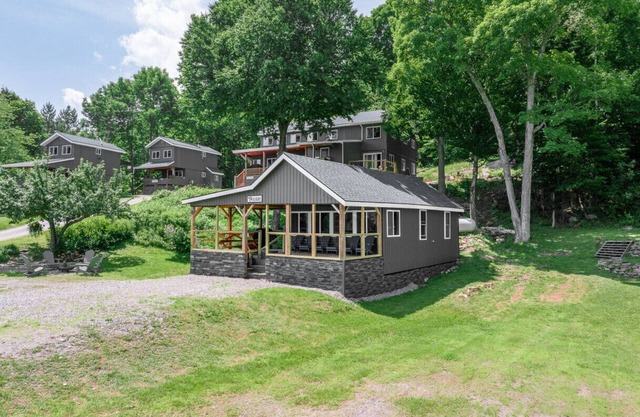 Twilight - Cabin 5 · Lawrence's Lakeside Cabins | 'Twilight' Waterfront