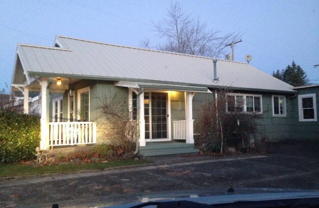 twilight cottage,retro chic design
