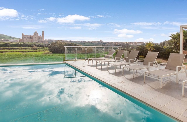 Twilight Gozitan Farmhouse With Pool, L-Għasri Gozo, Malta
