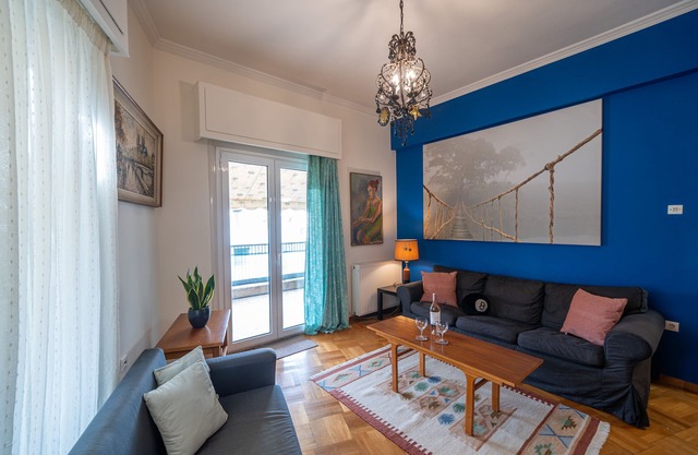 Twin Heights: A Retro Home for 3