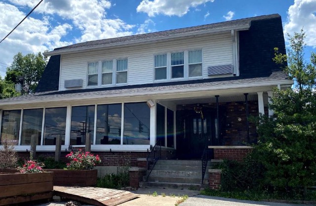 Twin Lakes Creamery, Grill & Inn