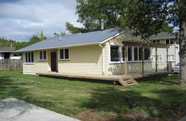 Twin Oaks - Ohakune Holiday Home