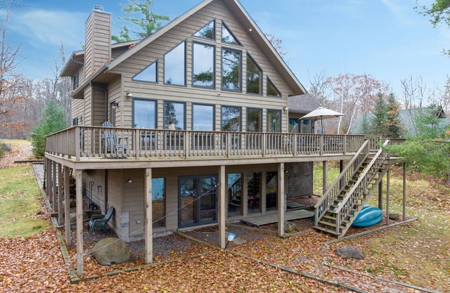 Twin Pines: Dog-Friendly Lakefront Cabin w/Private Dock & Kayaks
