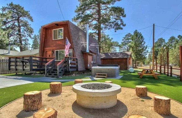 Twin Pines Winter Wonderland - Spa & Fire Pit