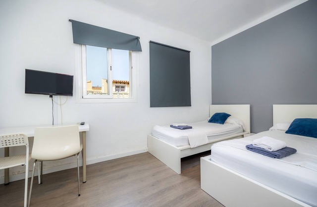 Twin room Nº5' with Shared Terrace, Wi-Fi and Air Conditioning