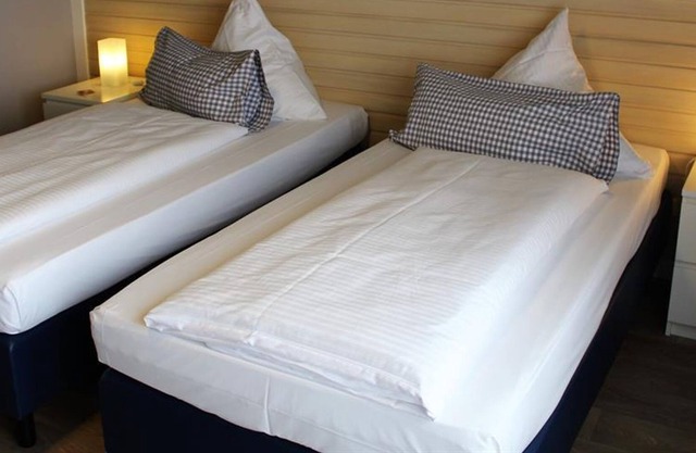 Twin Room, Shower, Toilet / Standard - Hotel-Restaurant Hüllen