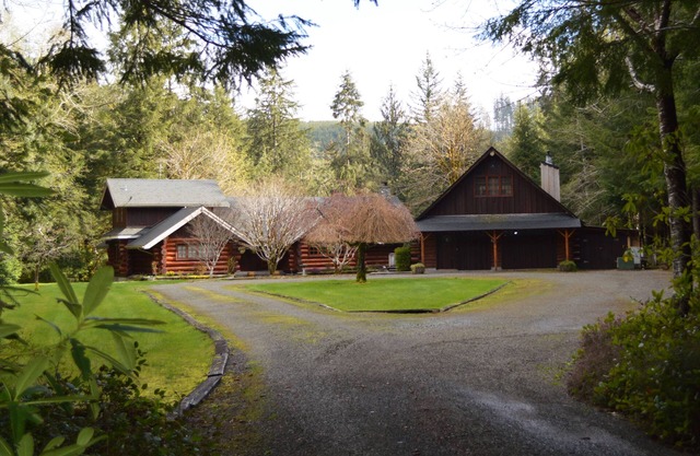 Two Beautiful Log Cabins alongside the Sol Duc River!