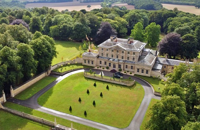 Two bed apartment in historic stately hall. A beautiful Georgian period property