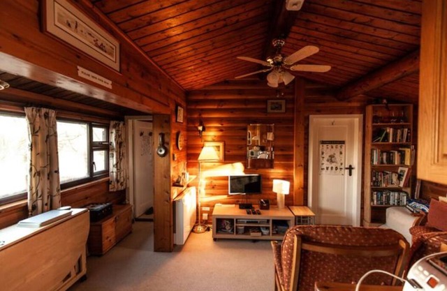 Two Bed Log Cabin in the Mountains