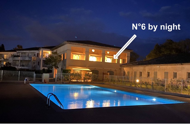 Two bedrooms chic and confortable in a very quiet setting.