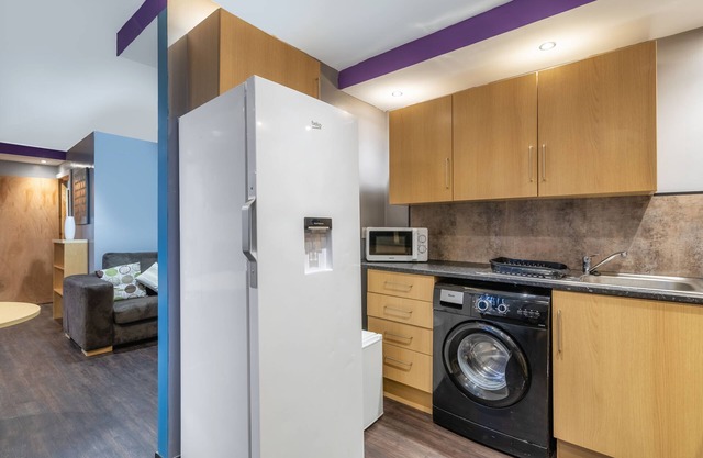 Two Bedroom Open Plan Newcastle City Centre Sleeping 12 People